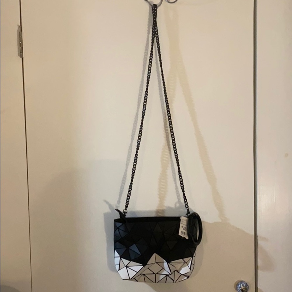 Black and white purse - Picture 3 of 5